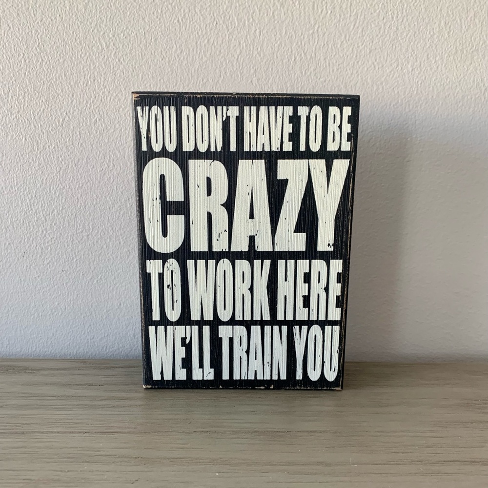 Wall/desk/shelf decor